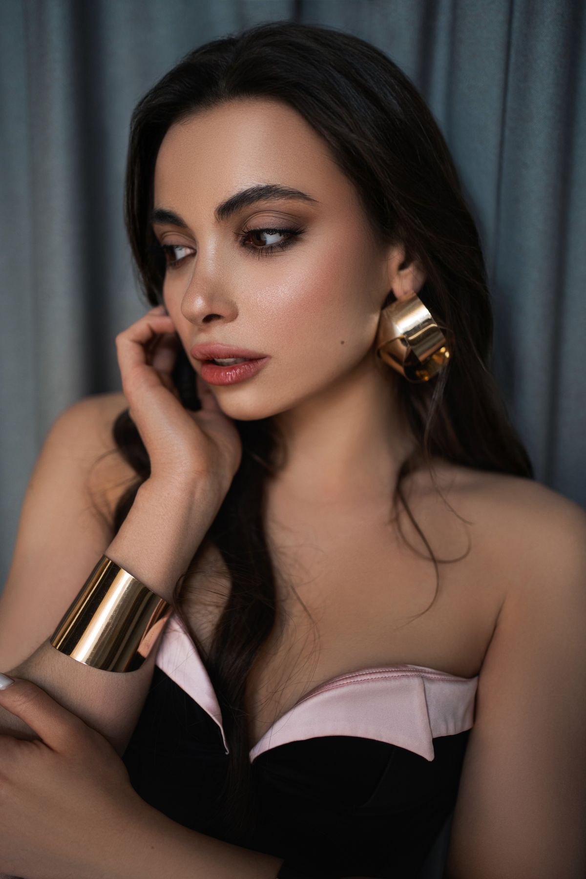 Fashion beauty portrait — gold jewelry London