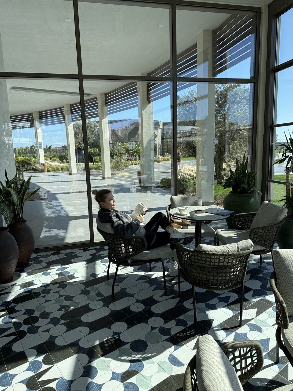 Hotel lobby lounge — architectural photography